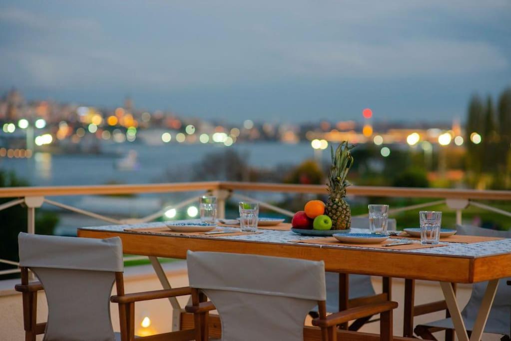 Waterfront Apartment By The Tram - Terrace With Dome & Golden Horn View In Fatih Istanboel Buitenkant foto