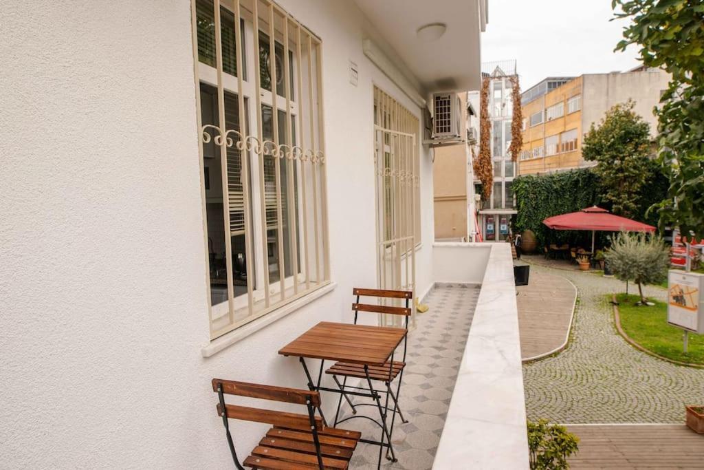 Waterfront Apartment By The Tram - Terrace With Dome & Golden Horn View In Fatih Istanboel Buitenkant foto