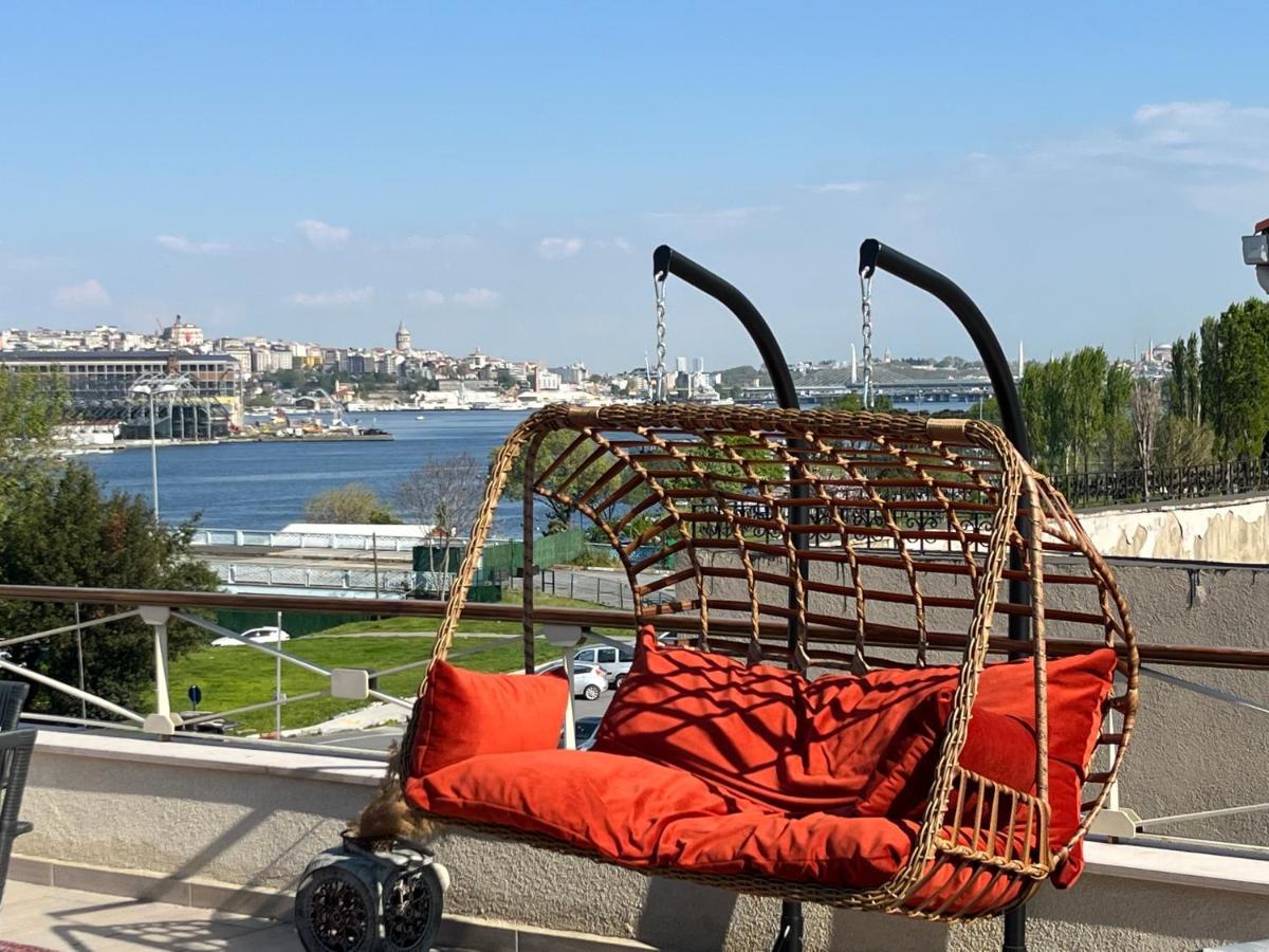 Waterfront Apartment By The Tram - Terrace With Dome & Golden Horn View In Fatih Istanboel Buitenkant foto