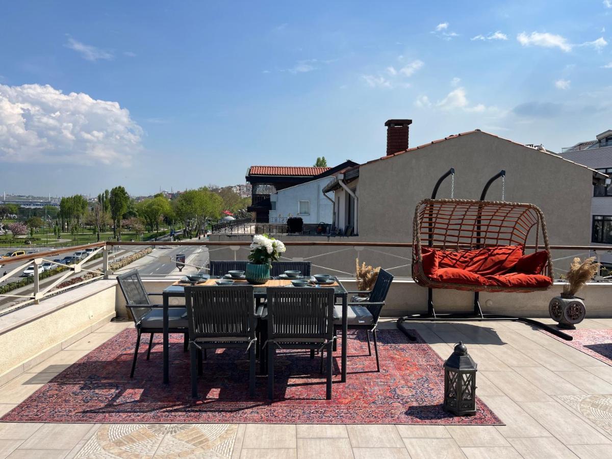 Waterfront Apartment By The Tram - Terrace With Dome & Golden Horn View In Fatih Istanboel Buitenkant foto