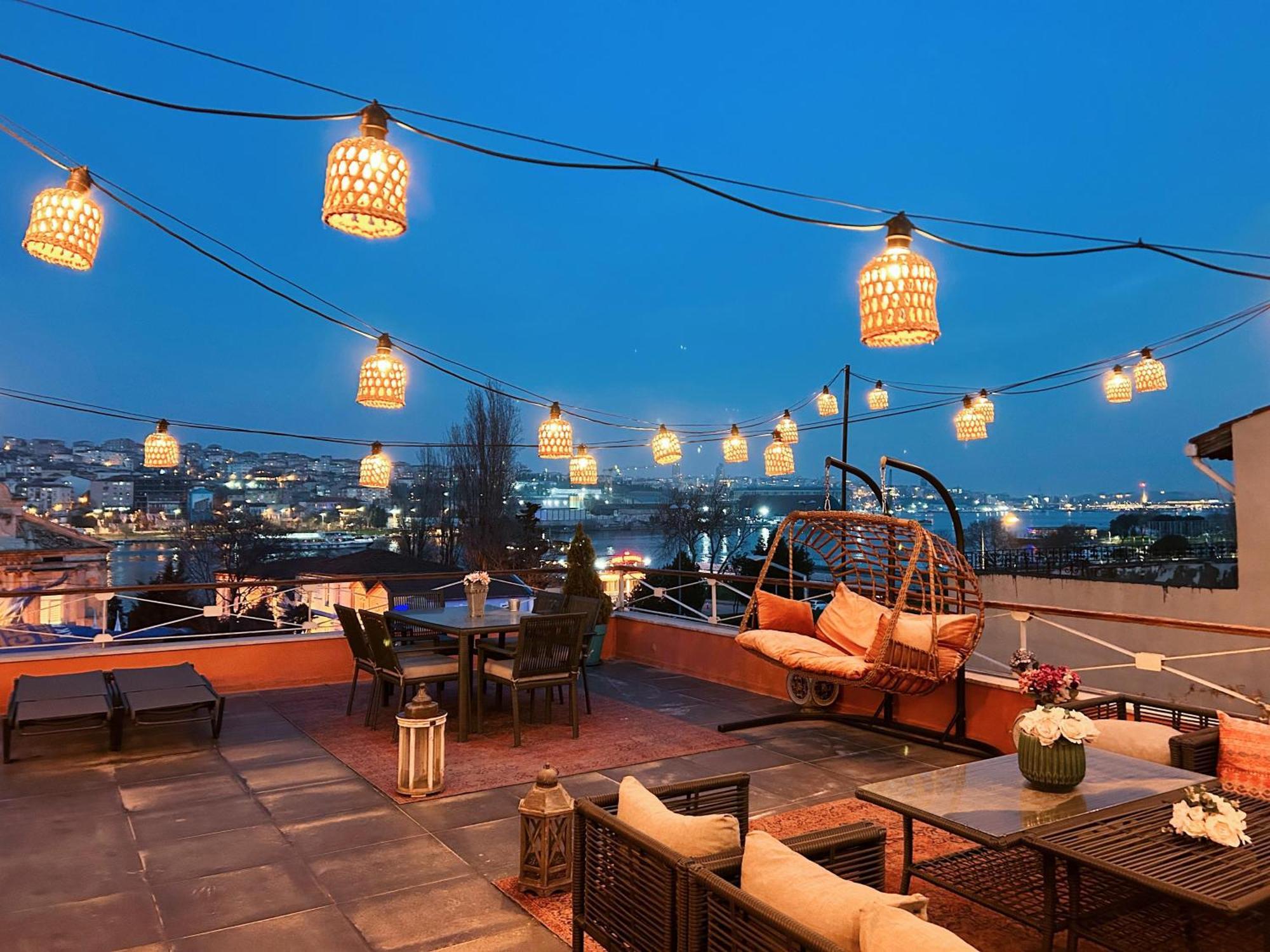 Waterfront Apartment By The Tram - Terrace With Dome & Golden Horn View In Fatih Istanboel Buitenkant foto