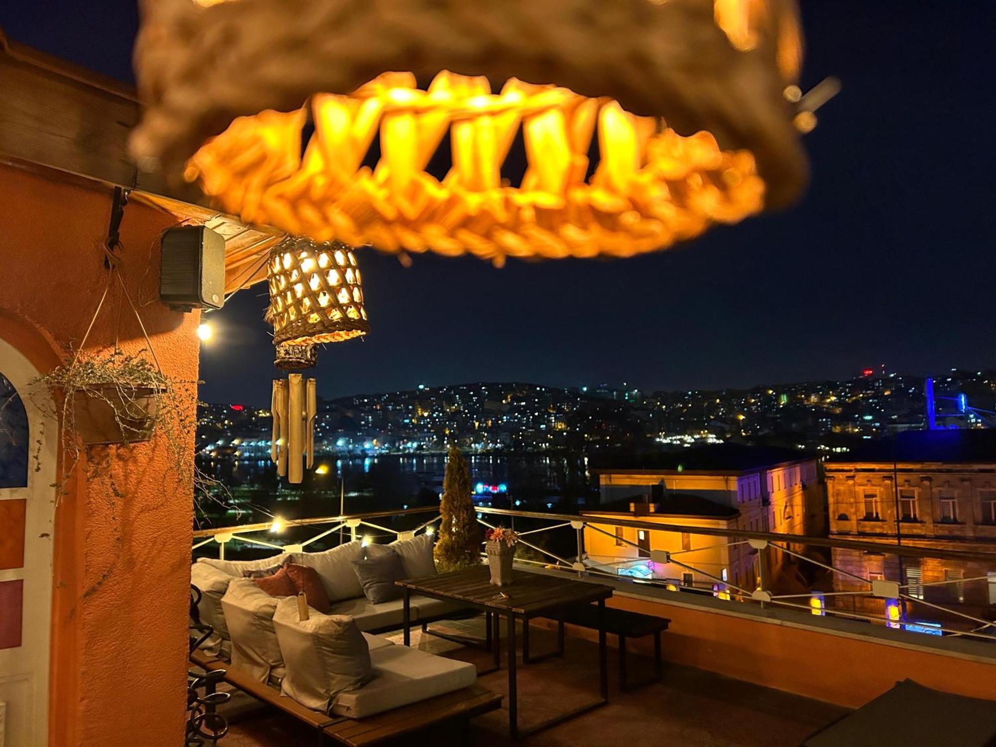 Waterfront Apartment By The Tram - Terrace With Dome & Golden Horn View In Fatih Istanboel Buitenkant foto