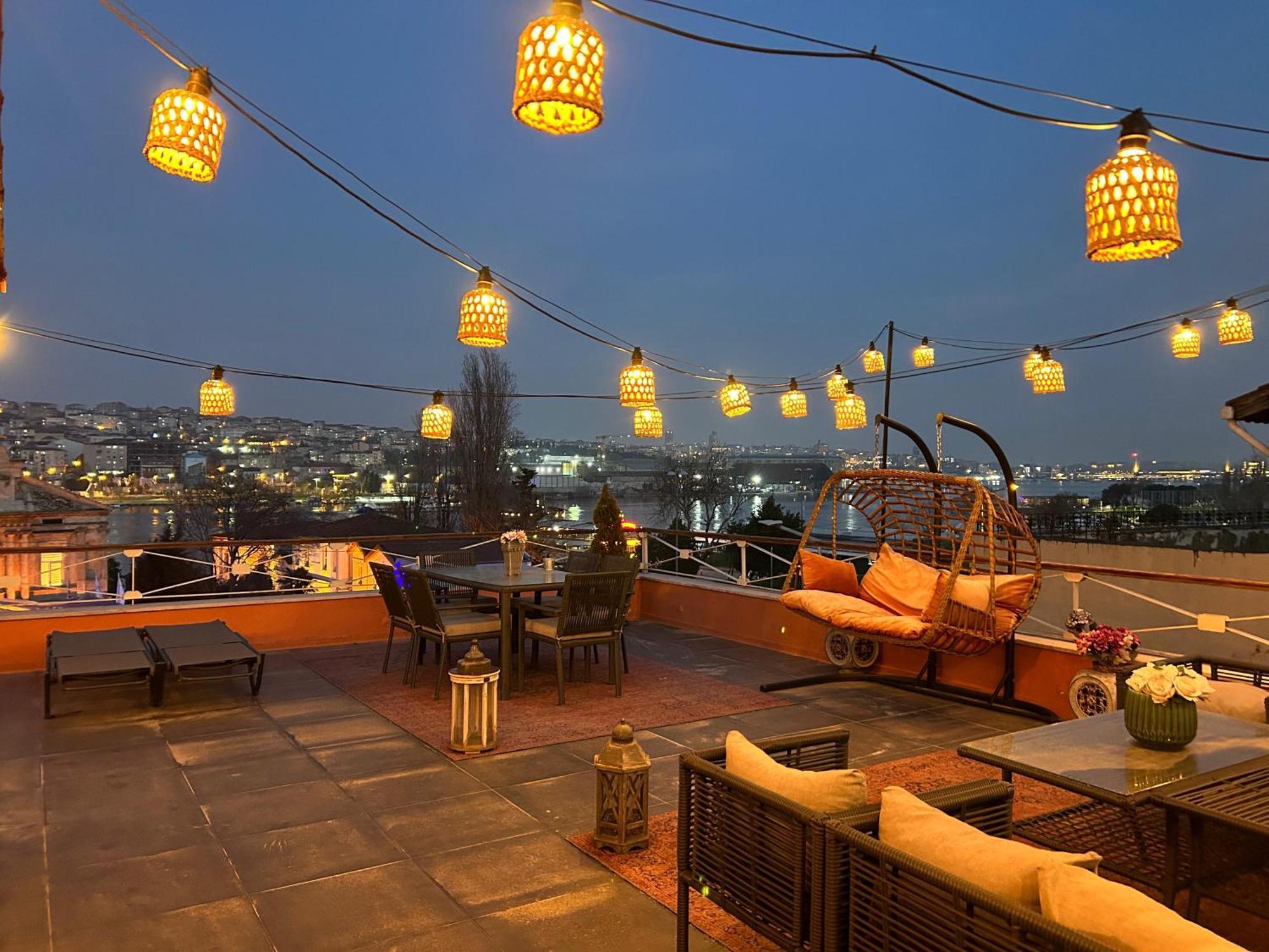 Waterfront Apartment By The Tram - Terrace With Dome & Golden Horn View In Fatih Istanboel Buitenkant foto