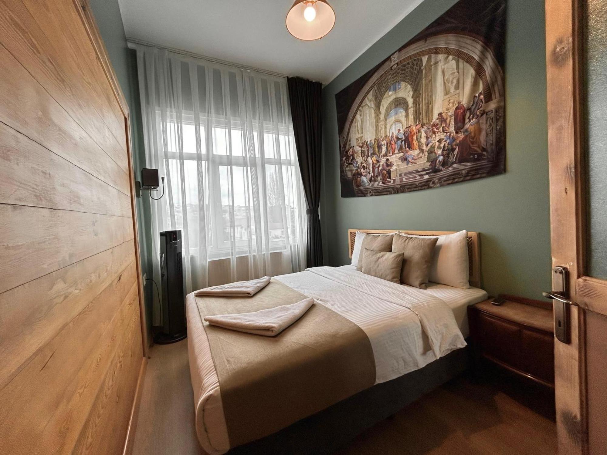 Waterfront Apartment By The Tram - Terrace With Dome & Golden Horn View In Fatih Istanboel Buitenkant foto
