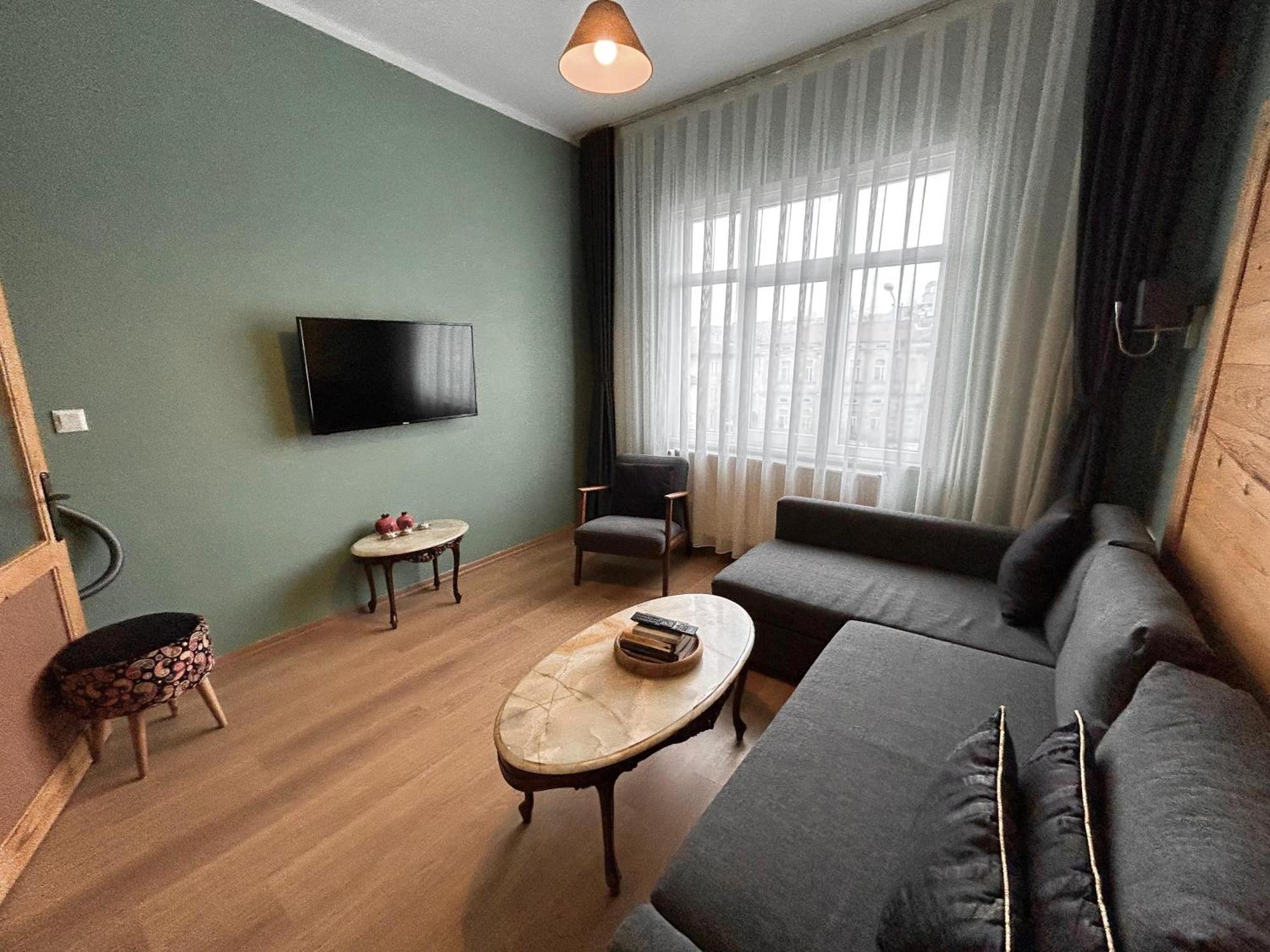 Waterfront Apartment By The Tram - Terrace With Dome & Golden Horn View In Fatih Istanboel Buitenkant foto