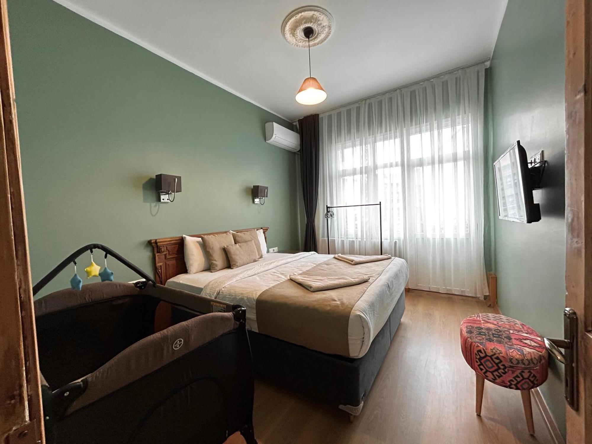 Waterfront Apartment By The Tram - Terrace With Dome & Golden Horn View In Fatih Istanboel Buitenkant foto