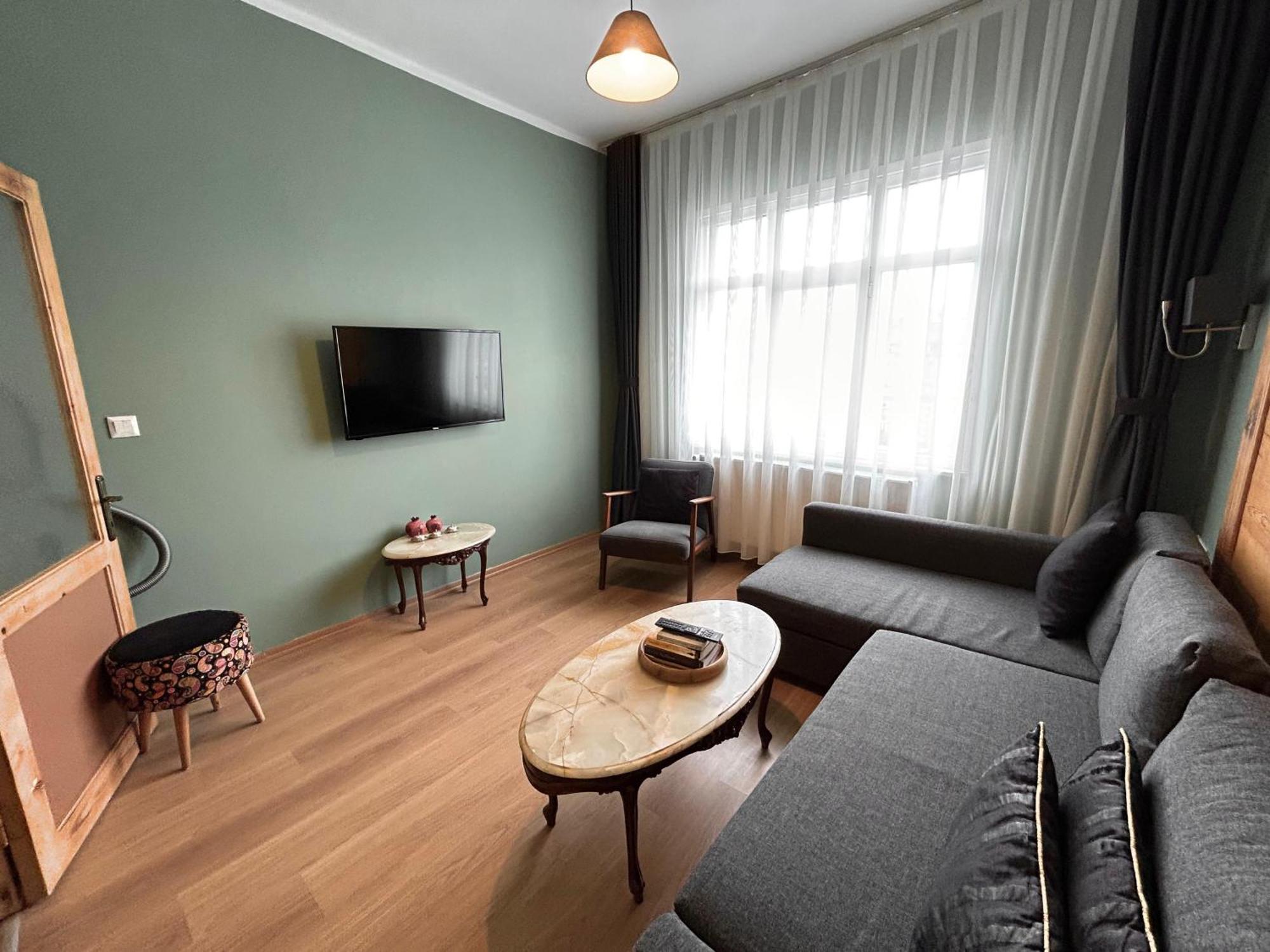 Waterfront Apartment By The Tram - Terrace With Dome & Golden Horn View In Fatih Istanboel Buitenkant foto