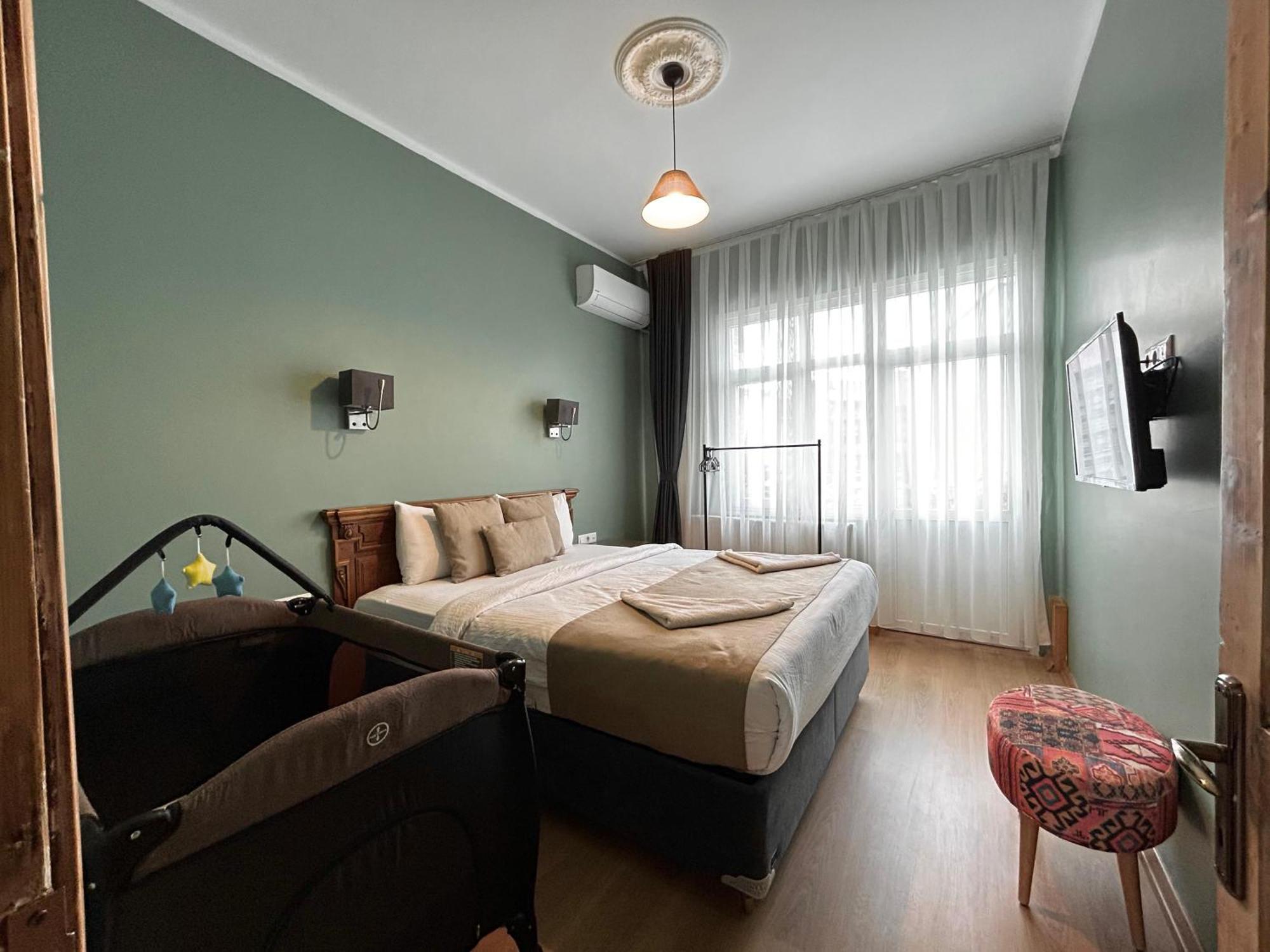 Waterfront Apartment By The Tram - Terrace With Dome & Golden Horn View In Fatih Istanboel Buitenkant foto