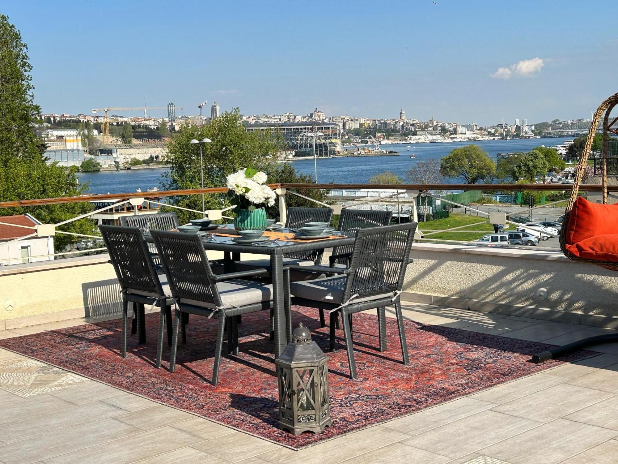 Waterfront Apartment By The Tram - Terrace With Dome & Golden Horn View In Fatih Istanboel Buitenkant foto