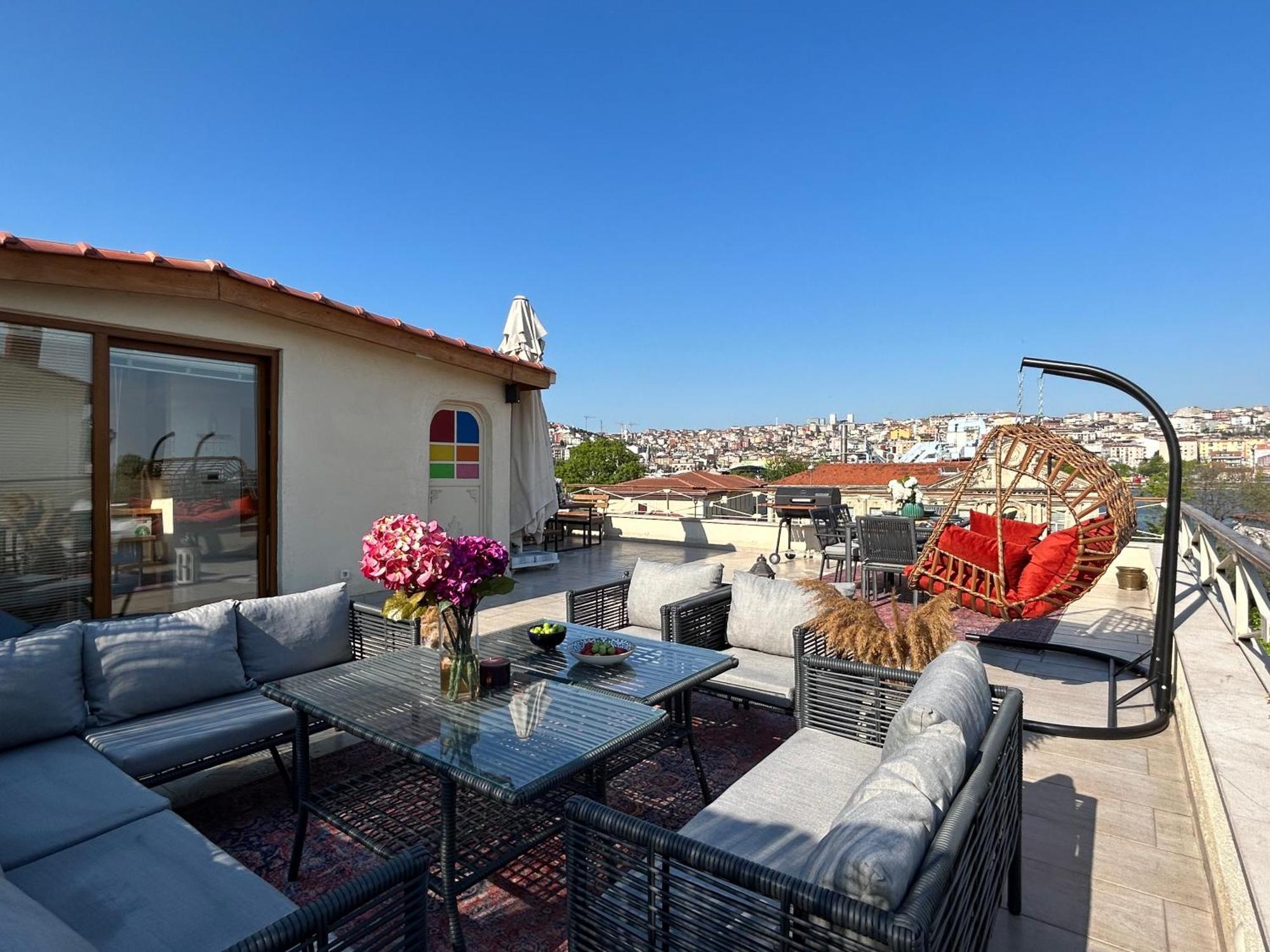 Waterfront Apartment By The Tram - Terrace With Dome & Golden Horn View In Fatih Istanboel Buitenkant foto