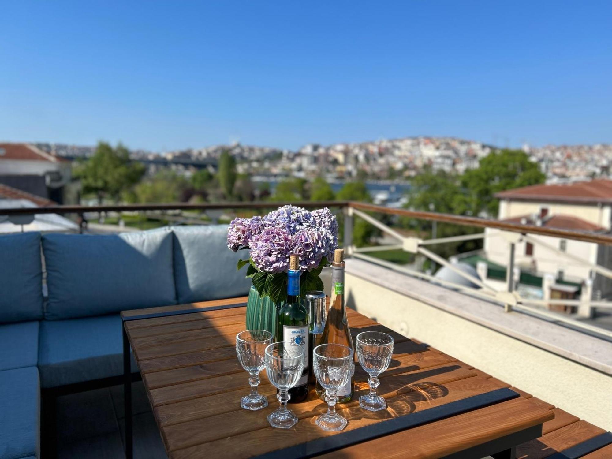 Waterfront Apartment By The Tram - Terrace With Dome & Golden Horn View In Fatih Istanboel Buitenkant foto