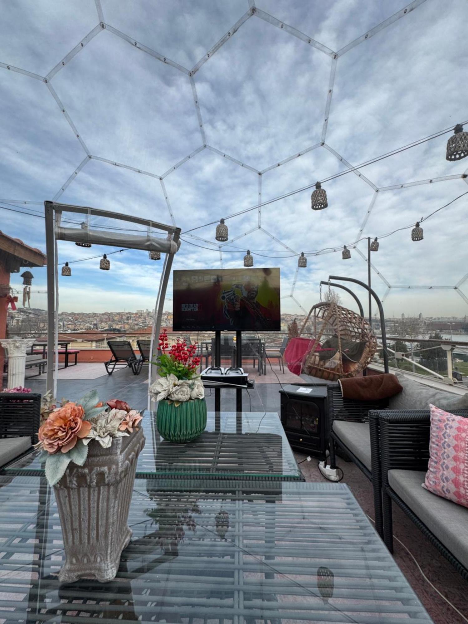 Waterfront Apartment By The Tram - Terrace With Dome & Golden Horn View In Fatih Istanboel Buitenkant foto